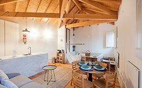 Charming Retreat With Balcony